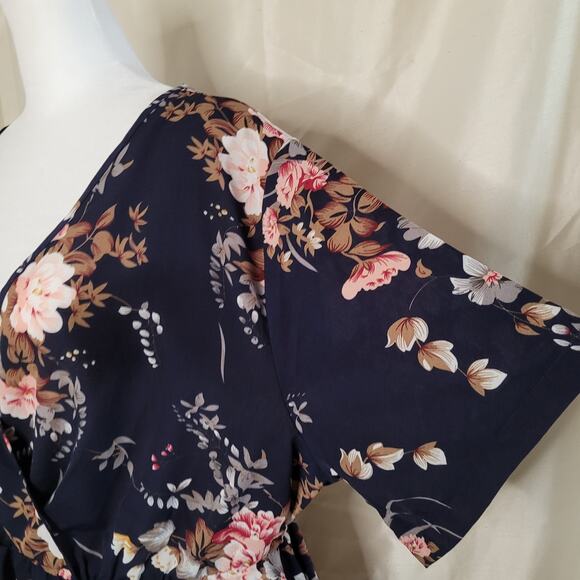 Women's 3XL Black Shirt with Floral Print - Excellent Condition - Picture 5 of 11